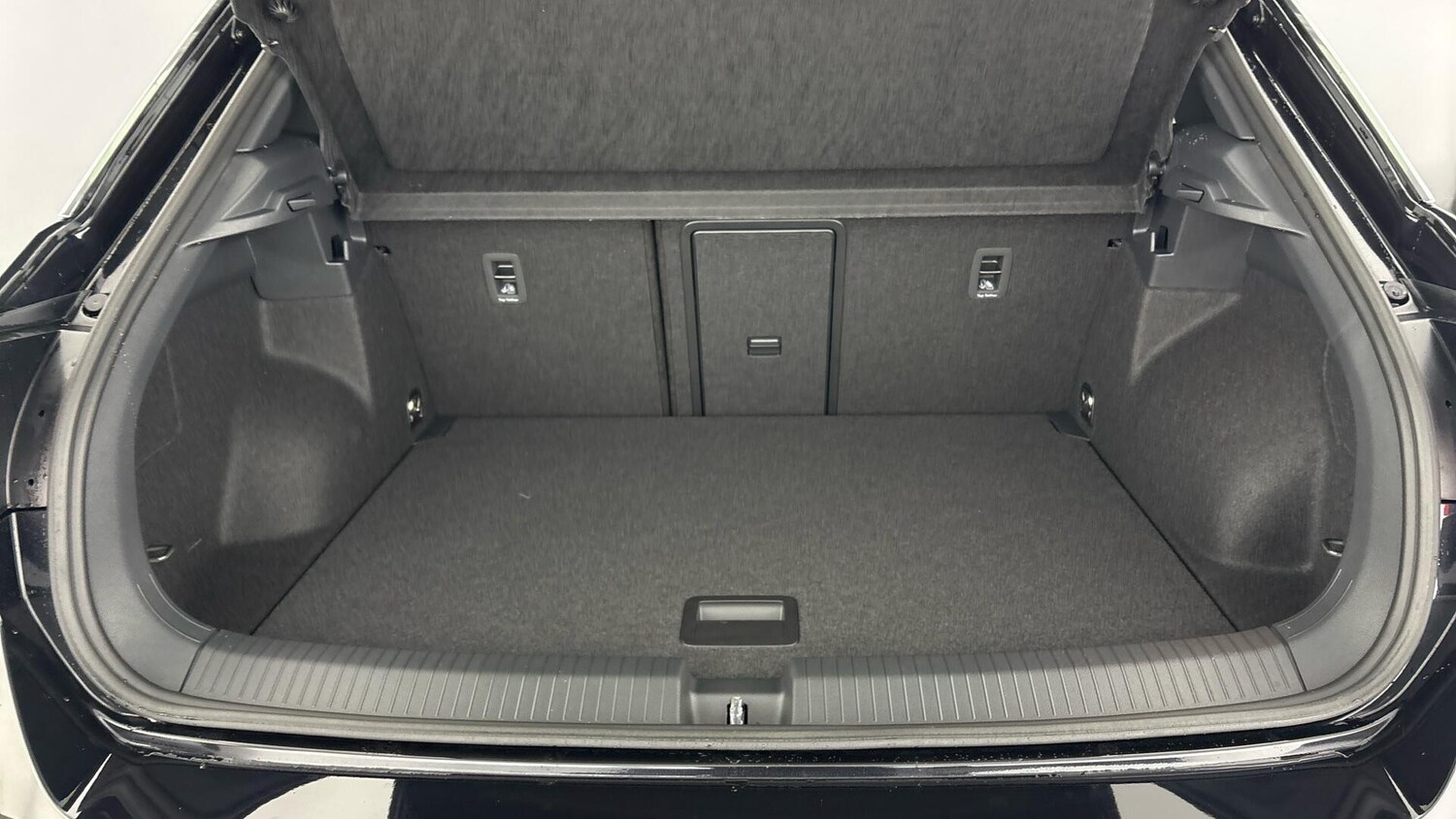 Used Volkswagen T-Roc 2025 for sale - 77760900: Photo 27