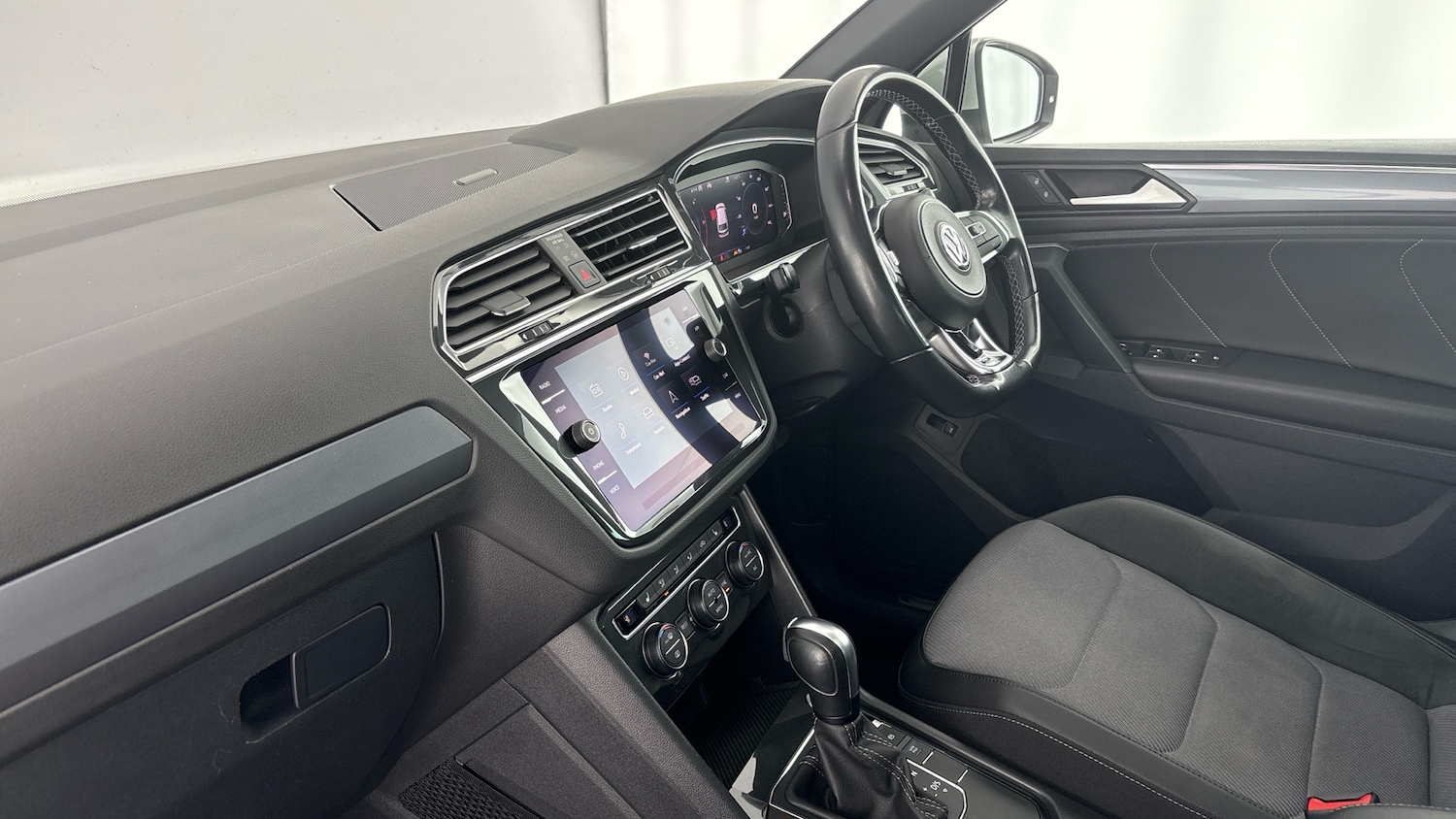 Used Volkswagen Tiguan 2020 for sale - 77506395: Photo 2