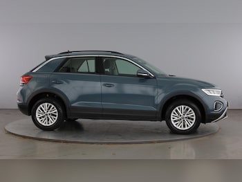 Used Volkswagen T-Roc 2023 for sale - 79021178: Photo