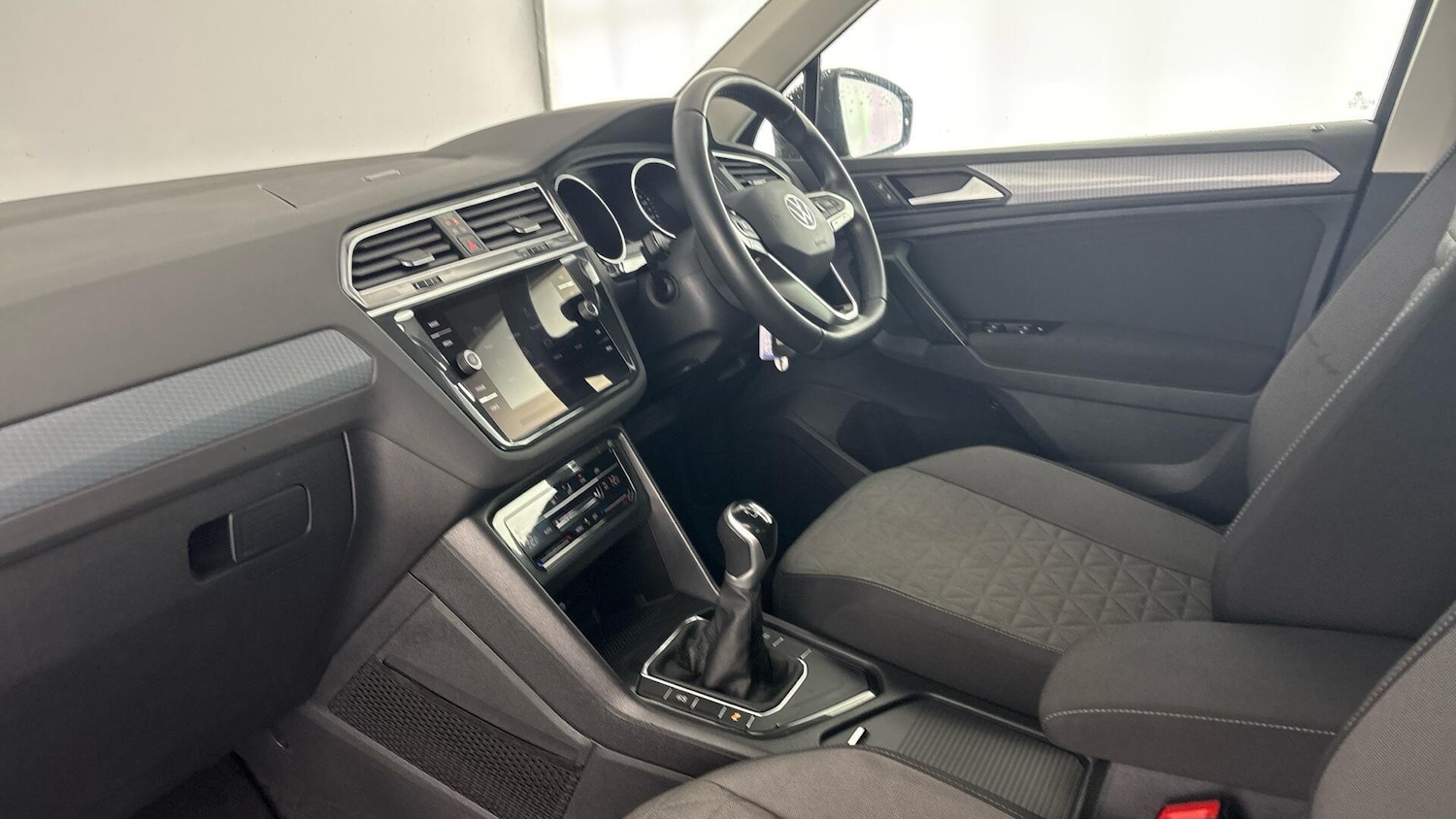 Used Volkswagen Tiguan 2022 for sale - 77715599: Photo 2