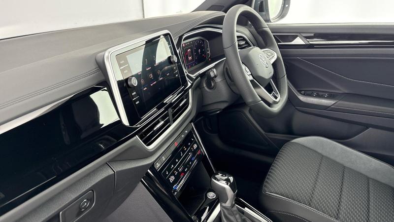 Used Volkswagen T-Roc 2025 for sale - 76862368: Photo 2