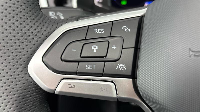 Used Volkswagen T-Roc 2025 for sale - 76862368: Photo 21