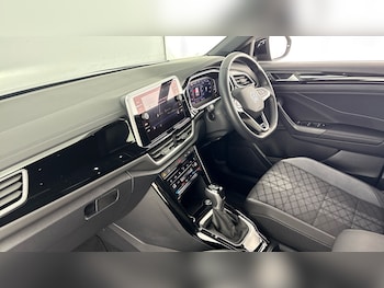 Used Volkswagen T-Roc 2024 for sale - 78917833: Photo