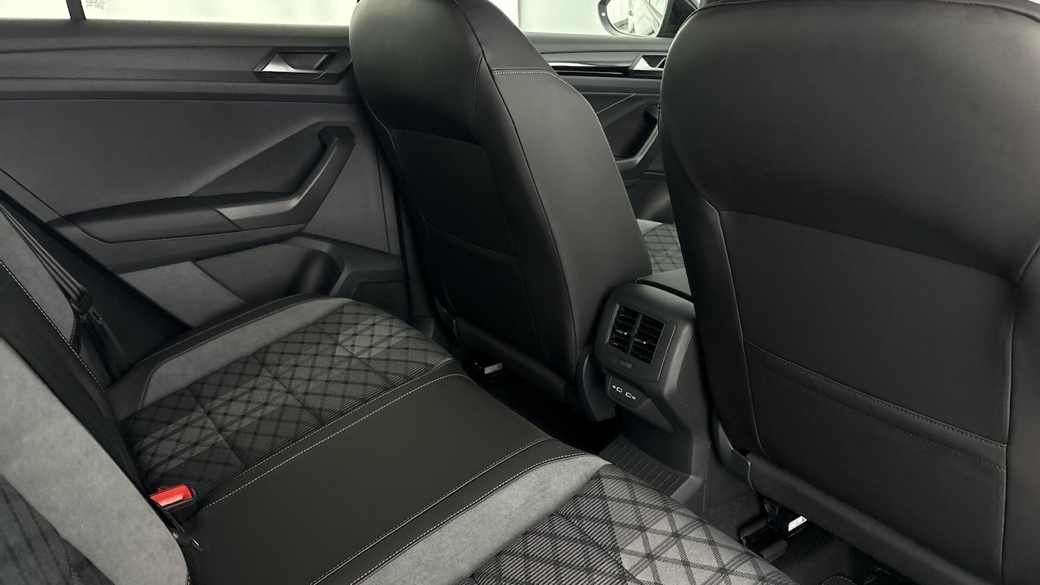 Used Volkswagen T-Roc 2025 for sale - 77881259: Photo 22