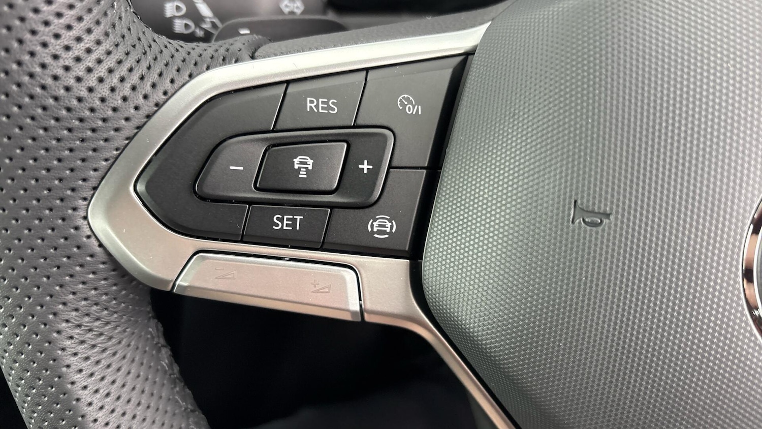 Used Volkswagen T-Roc 2025 for sale - 77881259: Photo 23