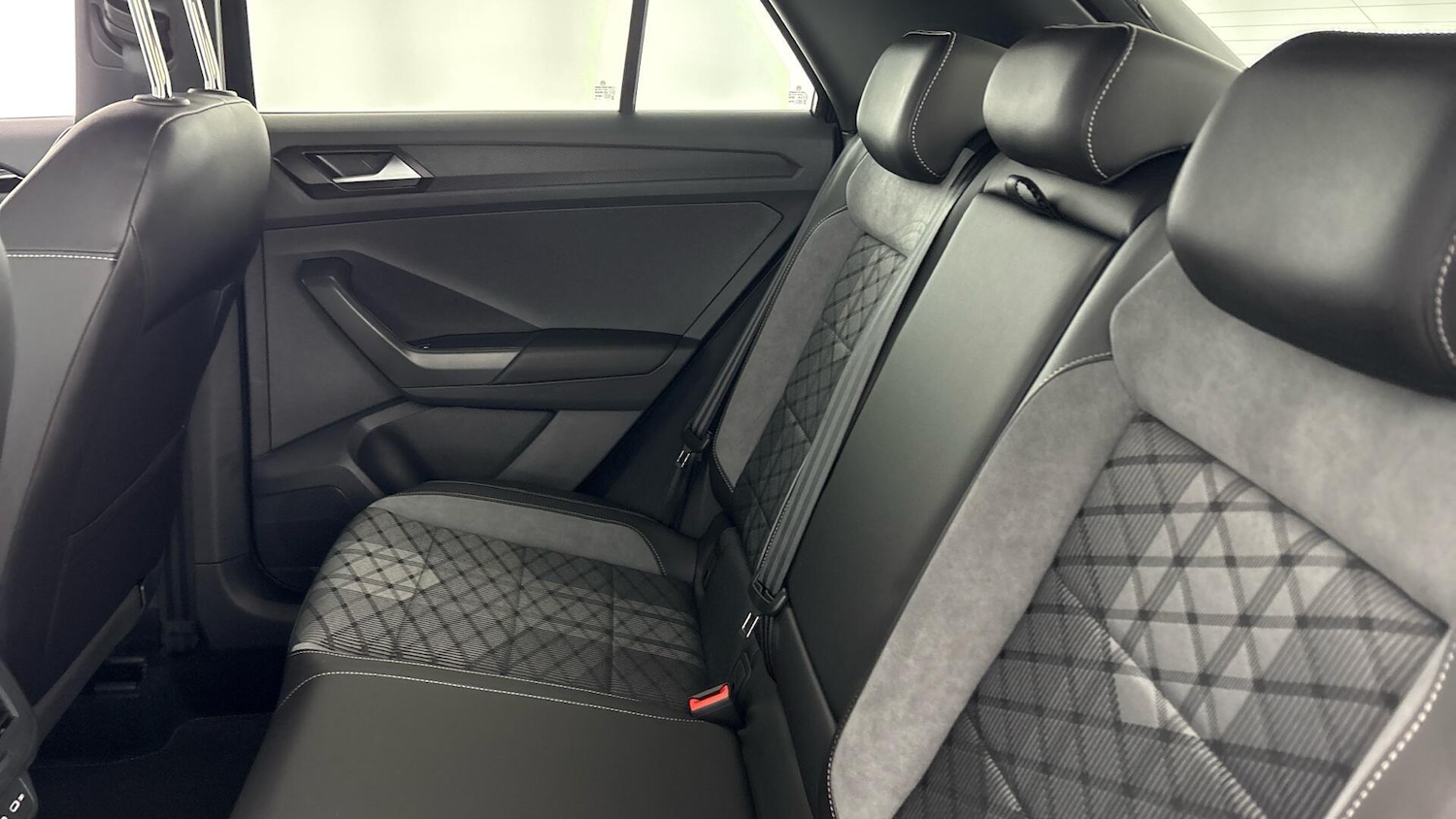 Used Volkswagen T-Roc 2025 for sale - 77881259: Photo 31