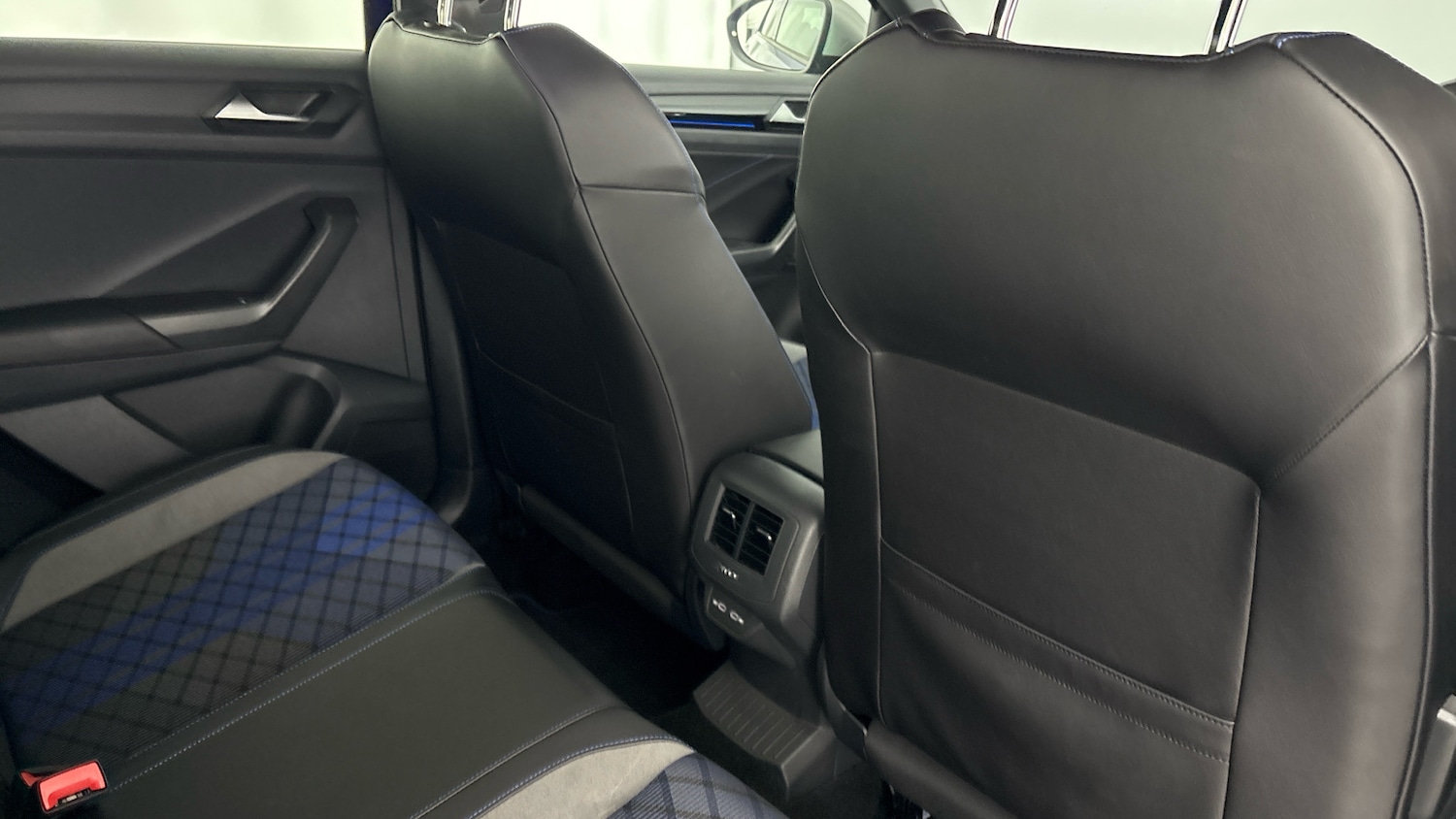 Used Volkswagen T-Roc 2023 for sale - 78212081: Photo 30