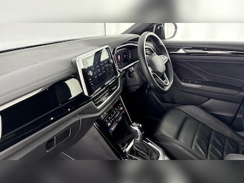 Used Volkswagen T-Roc 2023 for sale - 77063977: Photo