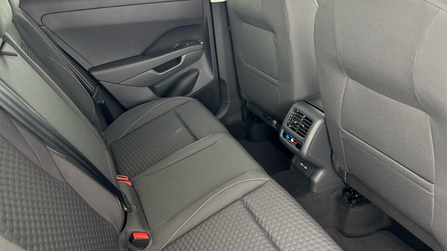 Used Volkswagen T-Roc 2026 for sale - 78210389: Photo 28