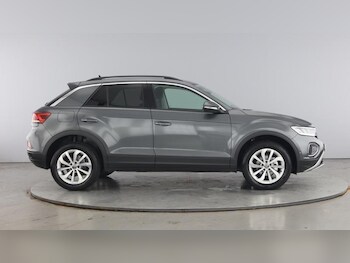 Used Volkswagen T-Roc 2025 for sale - 76908642: Photo