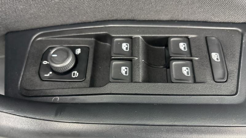 Used Volkswagen T-Roc 2024 for sale - 77435131: Photo 19