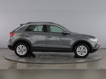 Used Volkswagen T-Roc 2024 for sale - 77435131: Photo