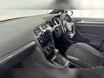 Used Volkswagen Golf 2019 for sale - 77506156: Photo