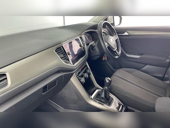 Used Volkswagen T-Roc 2021 for sale - 76255403: Photo