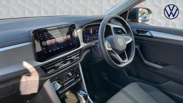 Used Volkswagen T-Roc 2025 for sale - 74917539: Photo 2