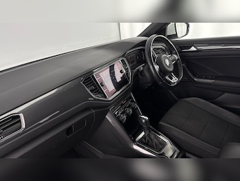 Used Volkswagen T-Roc 2021 for sale - 77735985: Photo