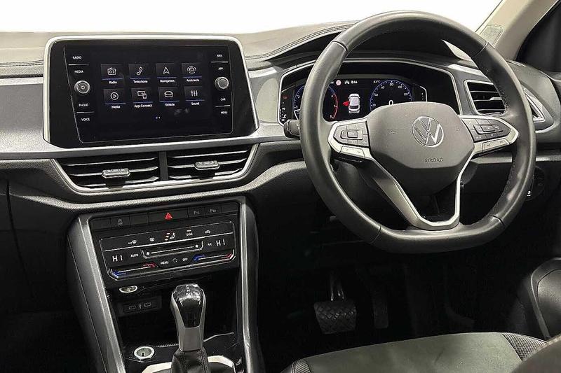 Used Volkswagen T-Roc 2024 for sale - 77186936: Photo 2