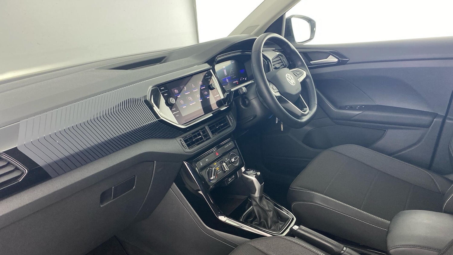 Used Volkswagen T-Cross 2024 for sale - 77506467: Photo 2