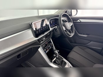 Used Volkswagen T-Roc 2025 for sale - 77918061: Photo