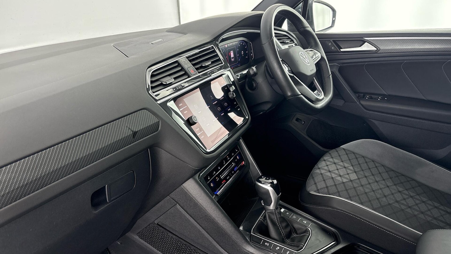 Used Volkswagen Tiguan 2023 for sale - 77602275: Photo 2