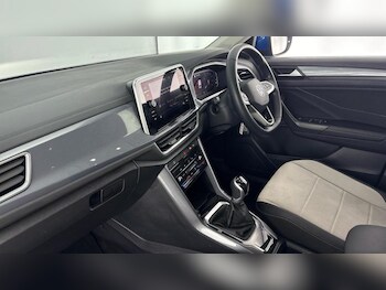 Used Volkswagen T-Roc 2023 for sale - 77391815: Photo