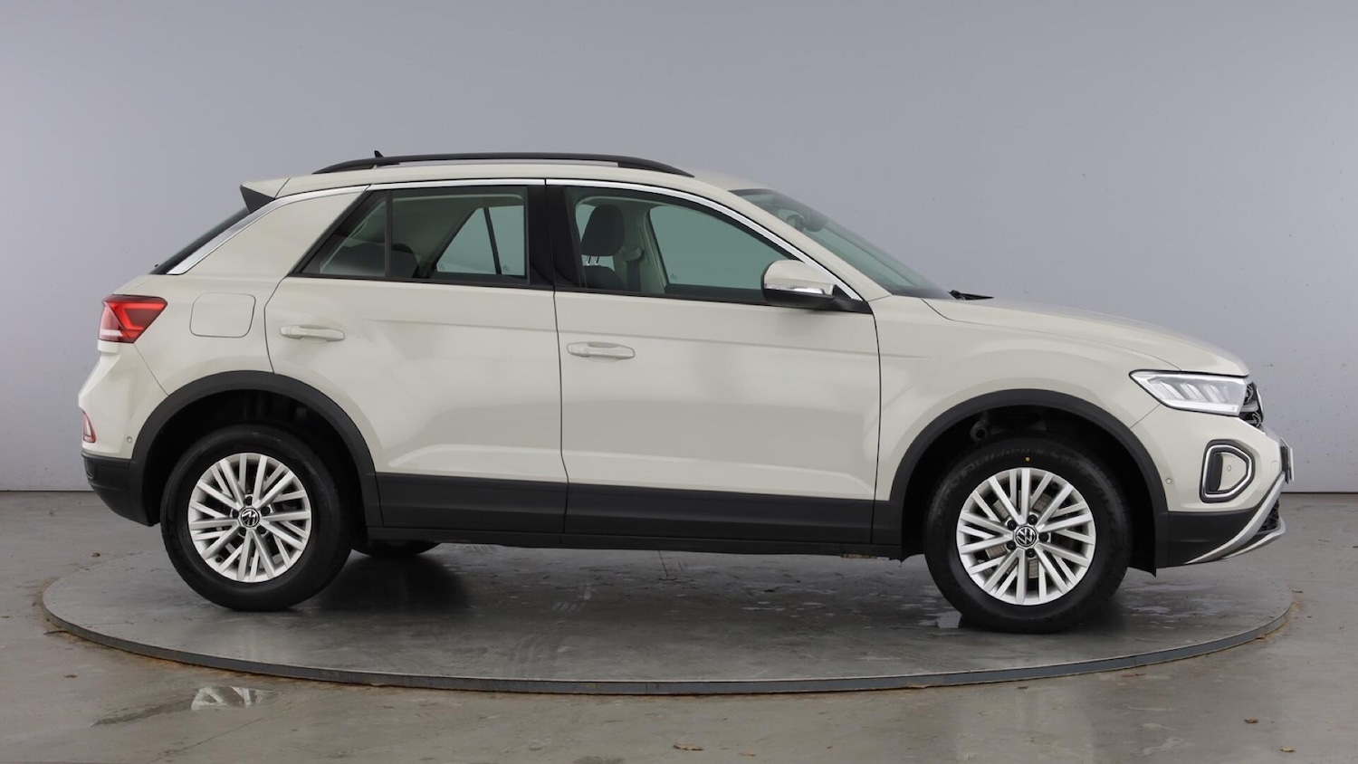Used Volkswagen T-Roc 2024 for sale - 77602477: Photo 4