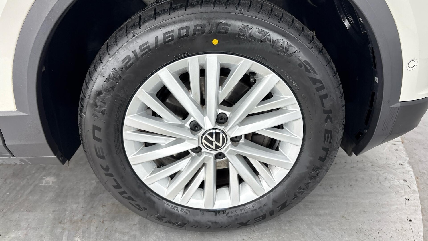 Used Volkswagen T-Roc 2024 for sale - 77602477: Photo 5