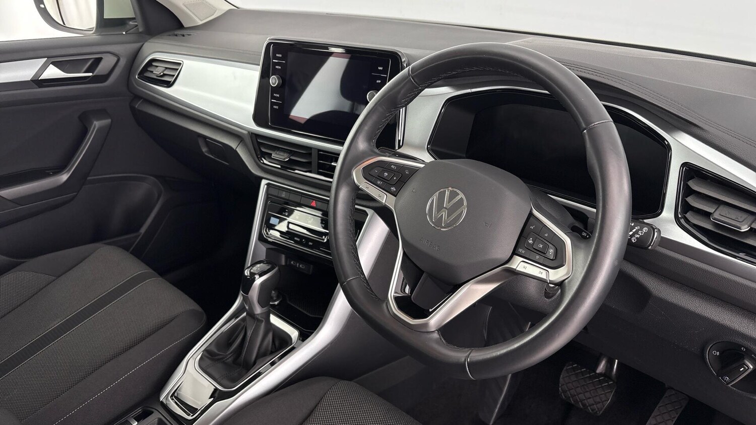 Used Volkswagen T-Roc 2024 for sale - 77602477: Photo 6