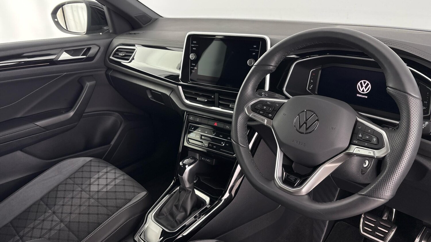 Used Volkswagen T-Roc 2025 for sale - 77602517: Photo 6