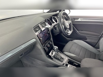 Used Volkswagen Golf 2018 for sale - 76488574: Photo