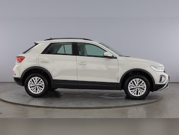 Used Volkswagen T-Roc 2024 for sale - 77640837: Photo