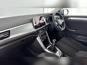 Used Volkswagen T-Roc 2023 for sale - 77602323: Photo