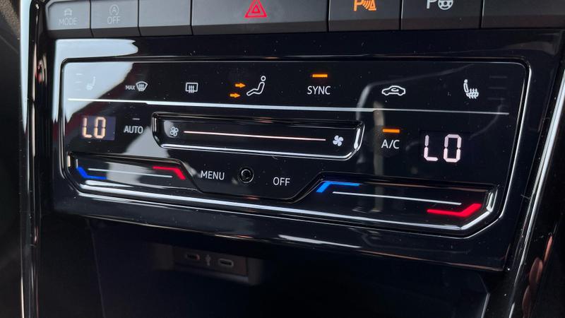 Used Volkswagen T-Roc 2023 for sale - 76196609: Photo 17