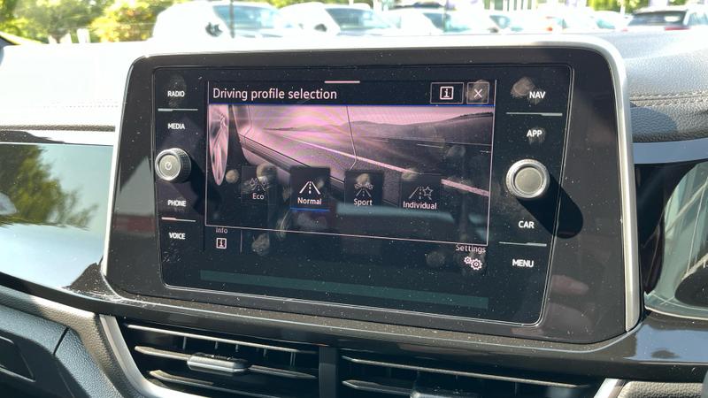 Used Volkswagen T-Roc 2023 for sale - 76196609: Photo 25