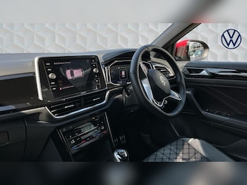 Used Volkswagen T-Roc 2023 for sale - 76196609: Photo 2