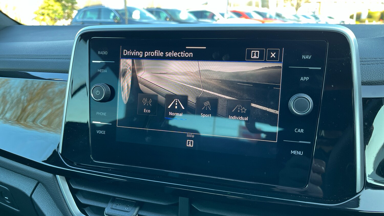 Used Volkswagen T-Roc 2025 for sale - 77602419: Photo 21