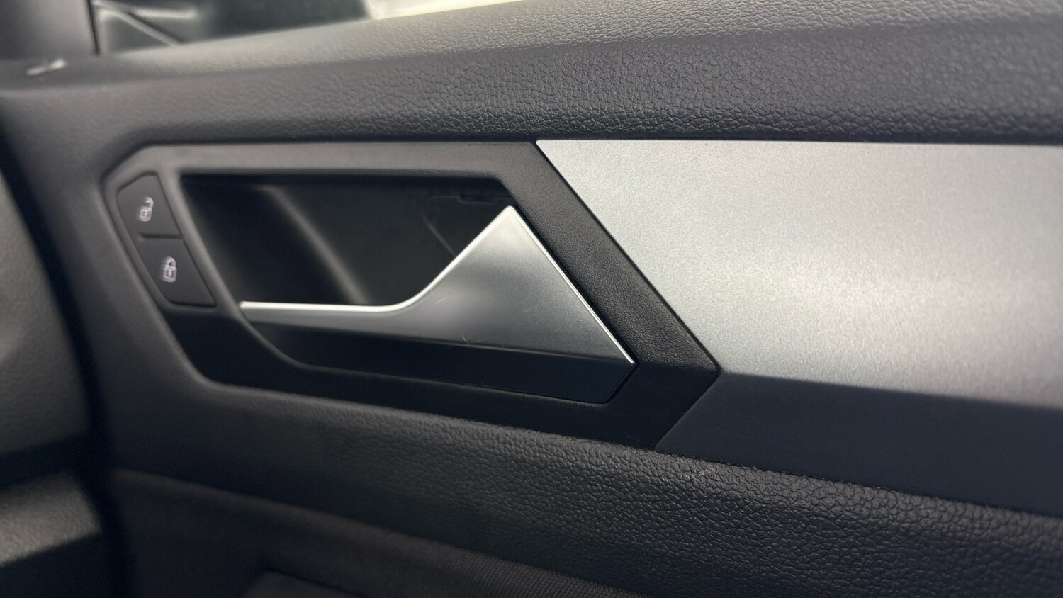 Used Volkswagen T-Roc 2024 for sale - 77602480: Photo 28