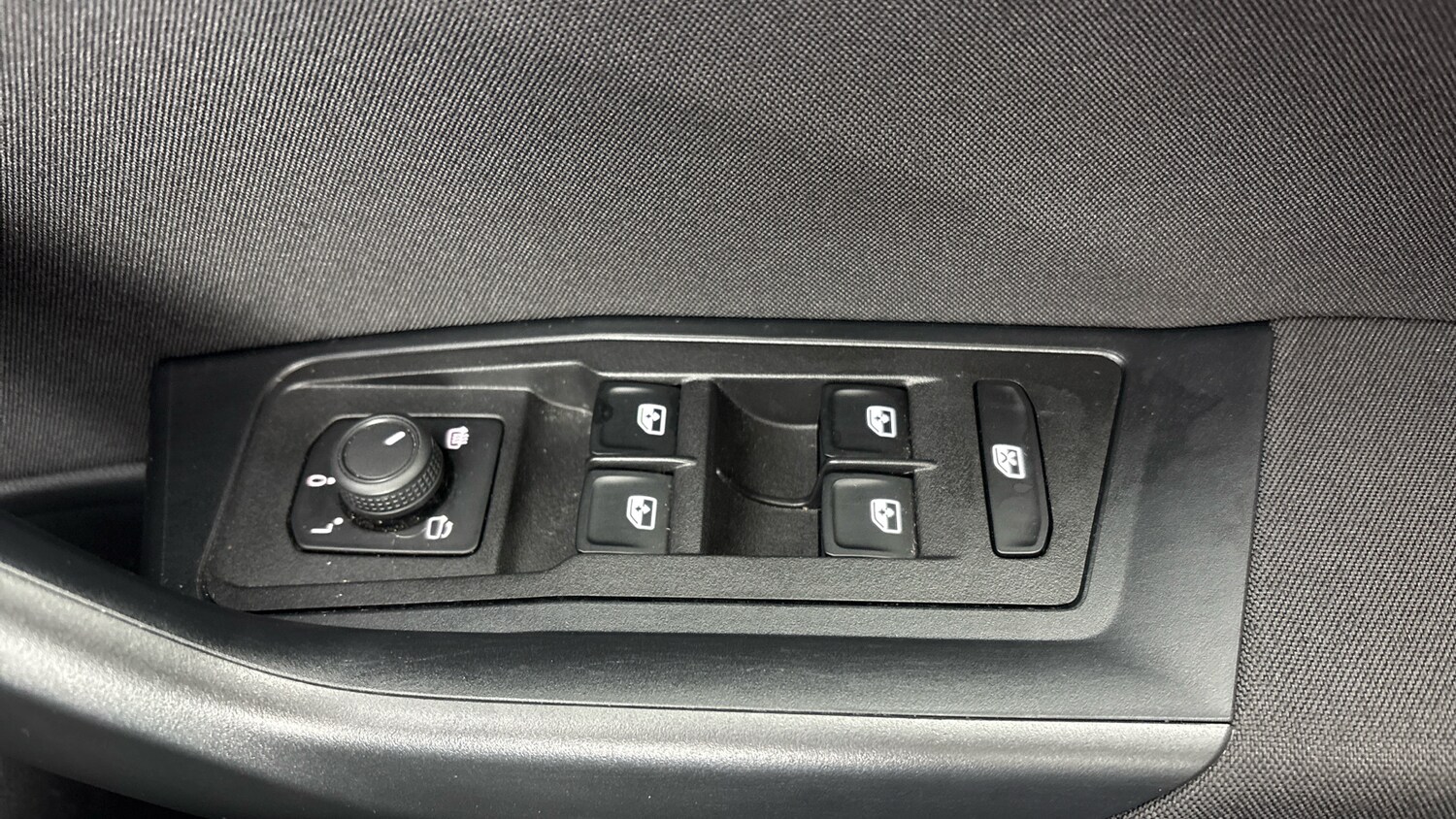 Used Volkswagen T-Roc 2024 for sale - 77602480: Photo 29