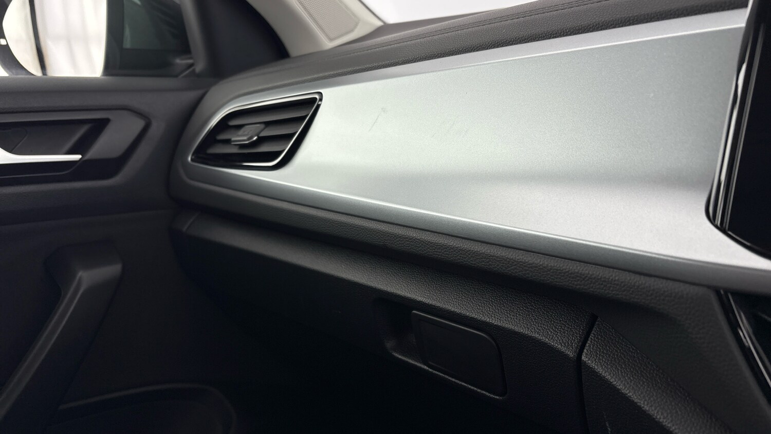 Used Volkswagen T-Roc 2024 for sale - 77602480: Photo 30