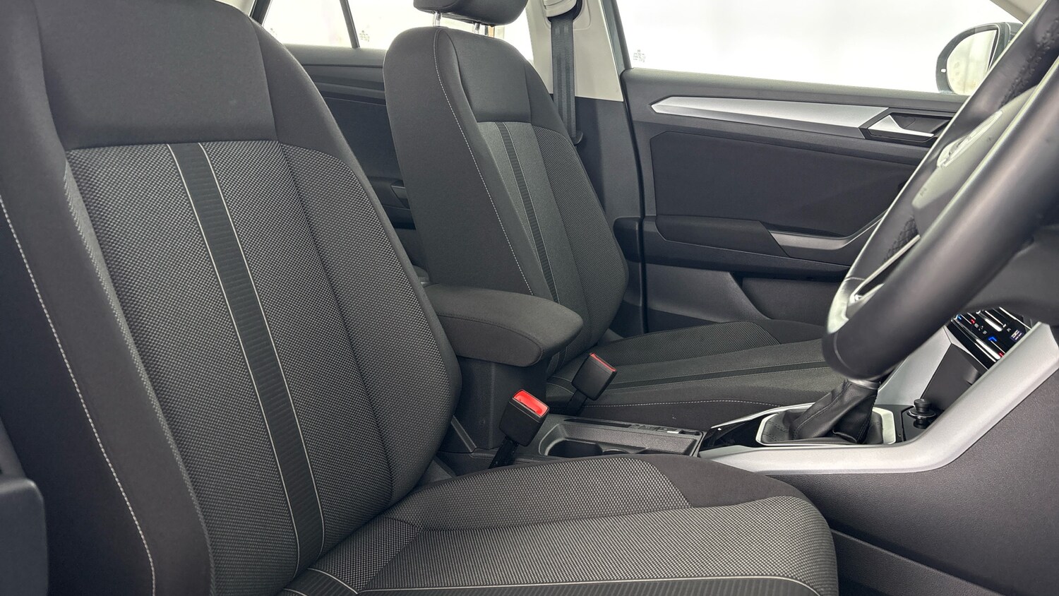 Used Volkswagen T-Roc 2024 for sale - 77602480: Photo 31