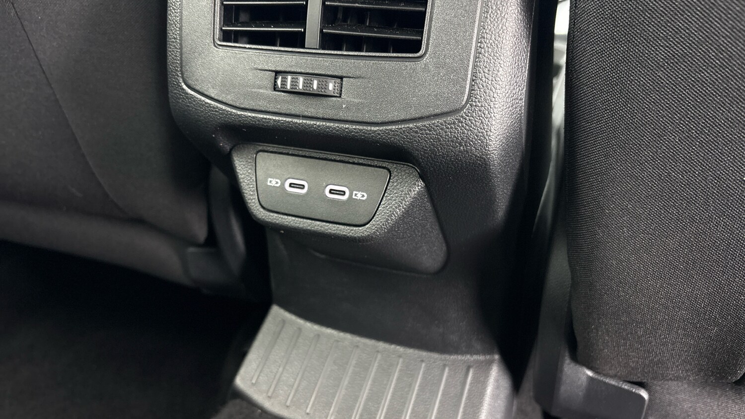 Used Volkswagen T-Roc 2024 for sale - 77602480: Photo 33