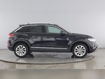 Used Volkswagen T-Roc 2023 for sale - 75627458: Photo