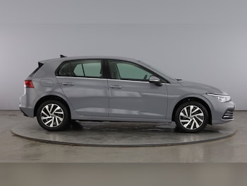 Used Volkswagen Golf 2023 for sale - 78559000: Photo