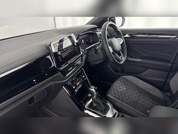 Used Volkswagen T-Roc 2025 for sale - 77602376: Photo