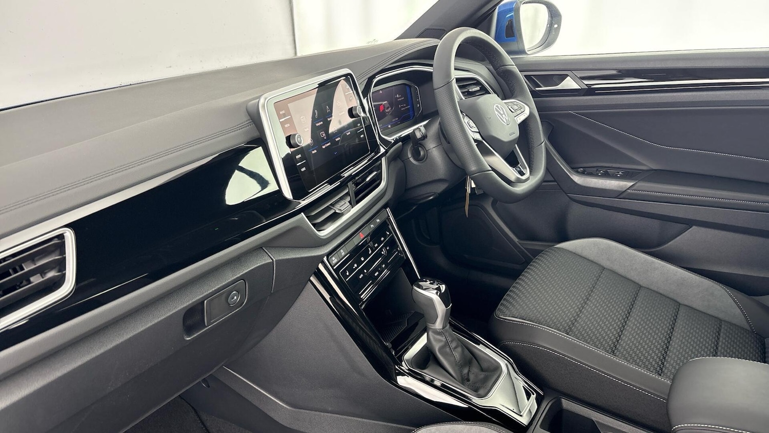 Used Volkswagen T-Roc 2025 for sale - 77506399: Photo 2