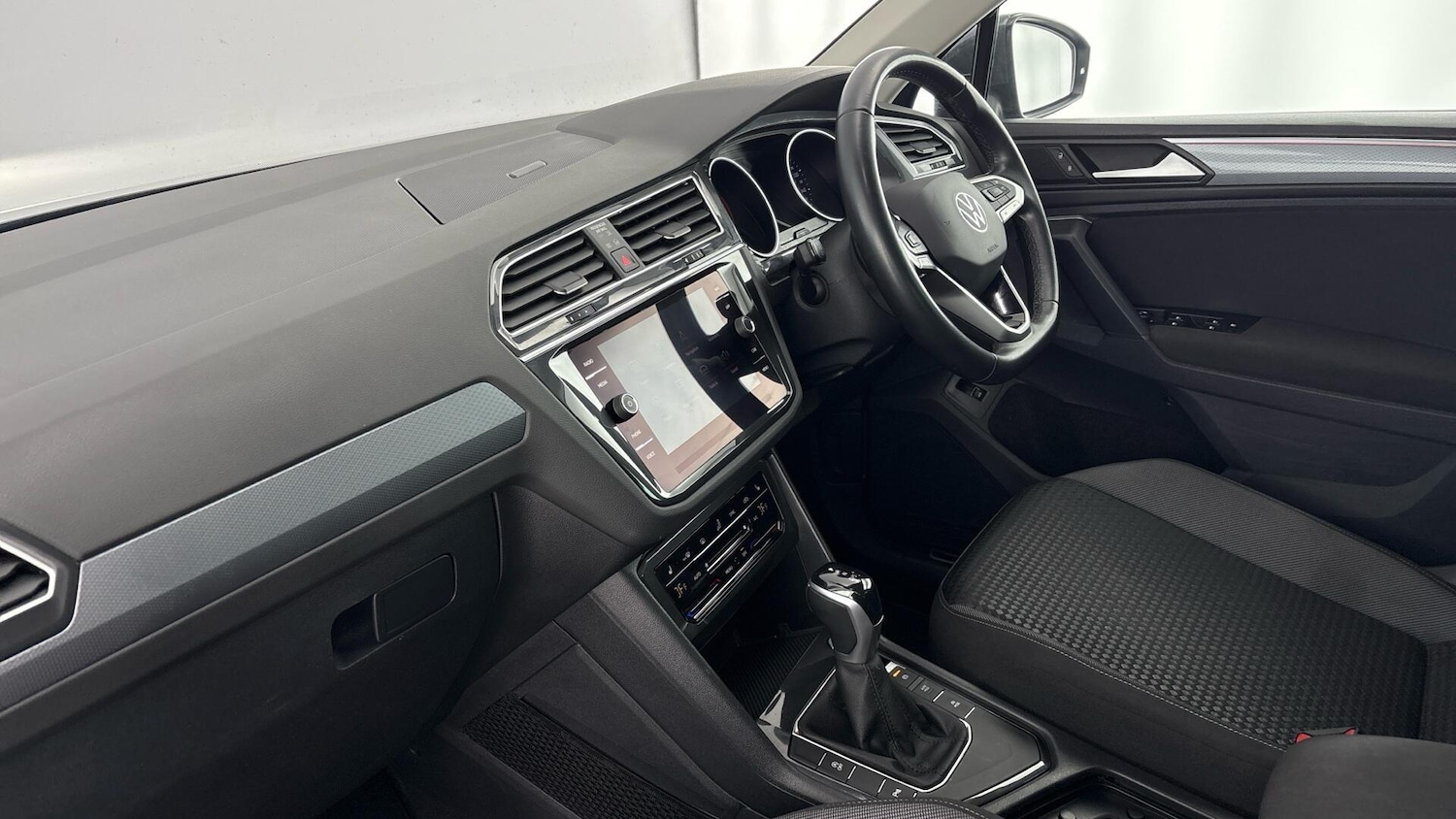 Used Volkswagen Tiguan 2022 for sale - 77602342: Photo 2