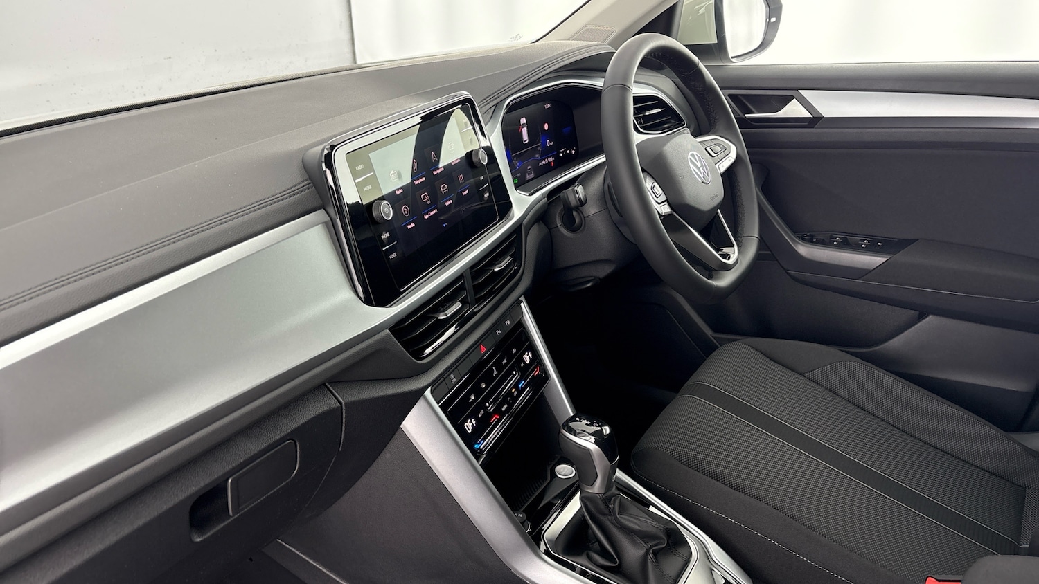 Used Volkswagen T-Roc 2026 for sale - 78202225: Photo 2