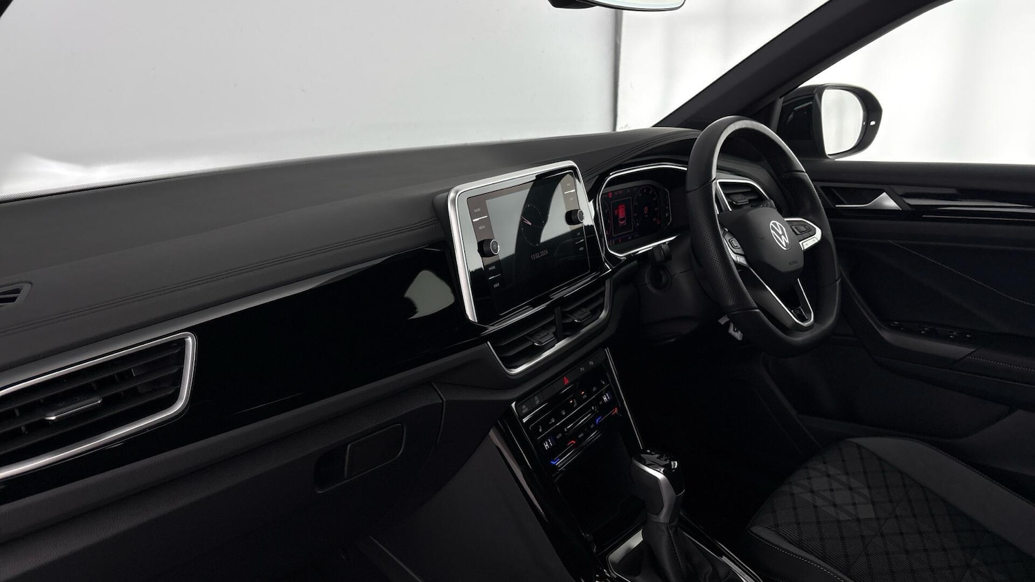 Used Volkswagen T-Roc 2025 for sale - 77602348: Photo 2