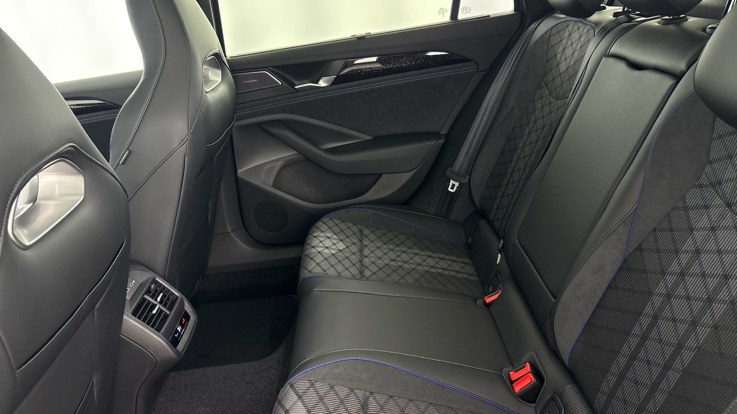 Used Volkswagen Passat 2026 for sale - 77718156: Photo 35