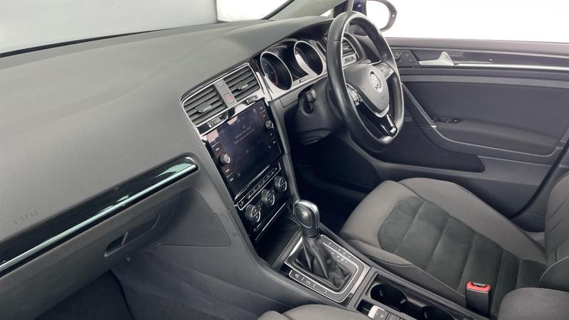 Used Volkswagen Golf 2020 for sale - 76382175: Photo 2